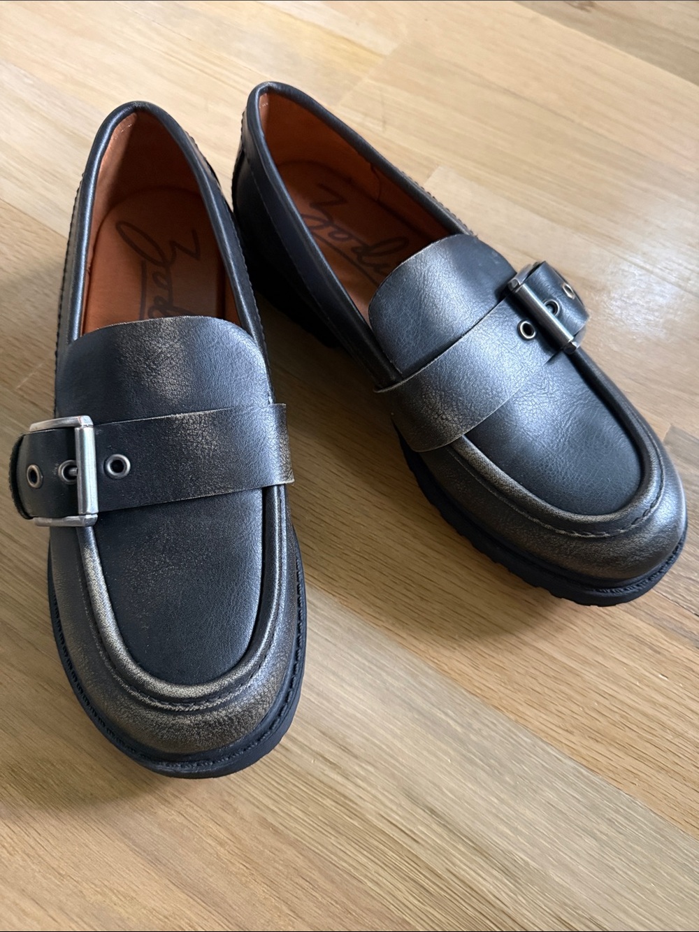 Zodiac Womens Renee Slip On Buckle Loafer